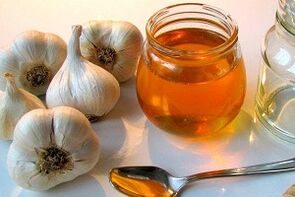 garlic and honey to eliminate parasites from the body